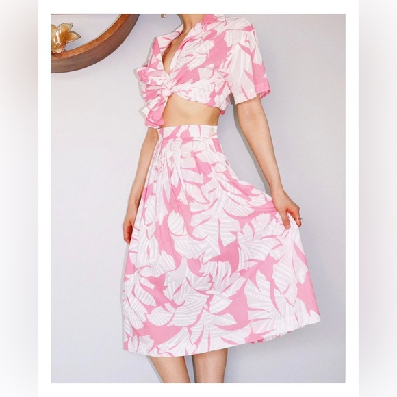 Vintage pink and white 2 piece skirt and top set. - Picture 3 of 6